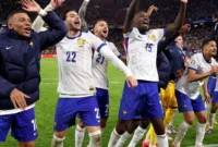 Para pemain timnas Prancis merayakan kemenangan atas Portugal pada perempat final Piala Eropa 2024 di Volksparkstadion, Hamburg, Jumat (5/7/2024). (Foto: IG euro2024)