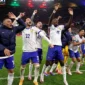 Para pemain timnas Prancis merayakan kemenangan atas Portugal pada perempat final Piala Eropa 2024 di Volksparkstadion, Hamburg, Jumat (5/7/2024). (Foto: IG euro2024)