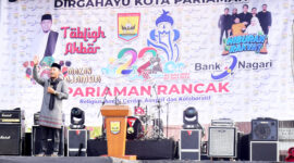 Ustad Dr. Suwandi menyampaikan tausiyahnya dalam tablig akbar yang digelar Pemko Pariaman, Minggu (7/7/2024). (Foto: Diskominfo Kota Pariaman)