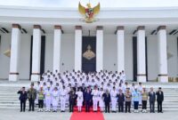 Presiden Jokowi bersama anggota Paskibraka 2024 di Istana Negara, IKN. (Foto: Muchlis Jr-Biro Pers Setpres)