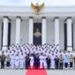 Presiden Jokowi bersama anggota Paskibraka 2024 di Istana Negara, IKN. (Foto: Muchlis Jr-Biro Pers Setpres)