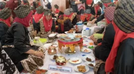 Suasana Festival Makan Bajamba di Gedung Youth Center, Sabtu (3/8/2024). (Foto: Javanusa.com)