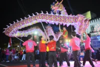 Penampilan atraksi naga saat penutupan Festival Siti Nurbaya 2024. (Foto: Prokopim Padang)