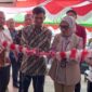 Asisten III Administrasi Umum Setdako Padang, Corri Saidan meresmikan renovasi Kantor Lurah Indarung, Jumat (9/8/2024). (Foto: Diskominfo Padang)