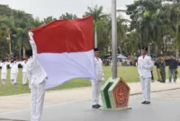 Upacara penurunan bendera merah putih di Lapangan Imam Bonjol Padang, Sabtu (17/8/2024). (Foto: Diskominfo Padang) 