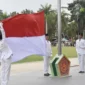 Upacara penurunan bendera merah putih di Lapangan Imam Bonjol Padang, Sabtu (17/8/2024). (Foto: Diskominfo Padang) 