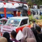 Masyarakat menyaksikan pawai alegoris. (Foto: Prokopim Tanah Datar)