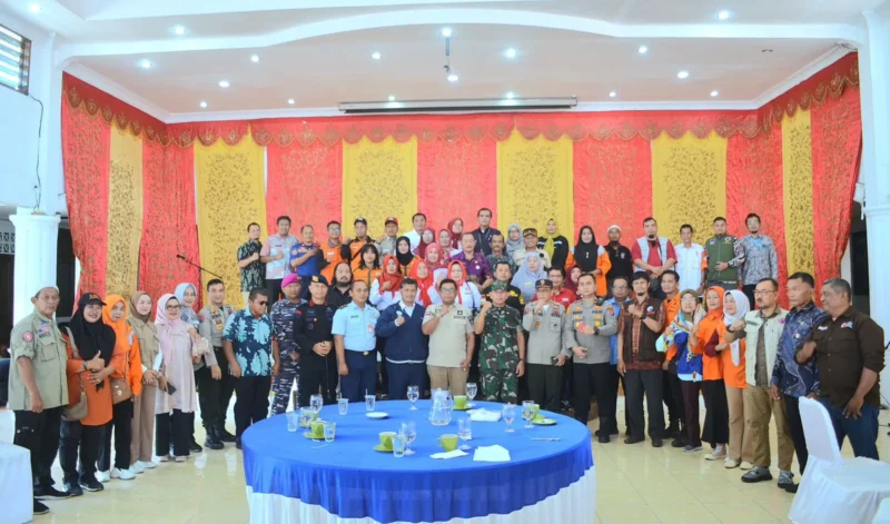 Pemko Padang bersama stakeholder dan insan kebencanaan menggelar kegiatan coffee morning  di Palanta Kediaman Resmi Wali Kota Padang, Kamis (29/8/2024). (Foto: Prokopim Padang)
