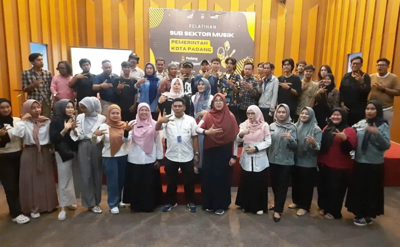 Pembukaan pelatihan subsektor musik bagi pelaku ekraf di Youth Center Padang, Rabu (28/8/2024).