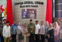 Pj Wali Kota Padang Andree Algamar meresmikan Lounge Akmal Usman di Balai Kota Padang, Jumat (2/8/2024). (Foto: Prokopim Padang)