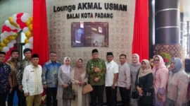 Pj Wali Kota Padang Andree Algamar meresmikan Lounge Akmal Usman di Balai Kota Padang, Jumat (2/8/2024). (Foto: Prokopim Padang)