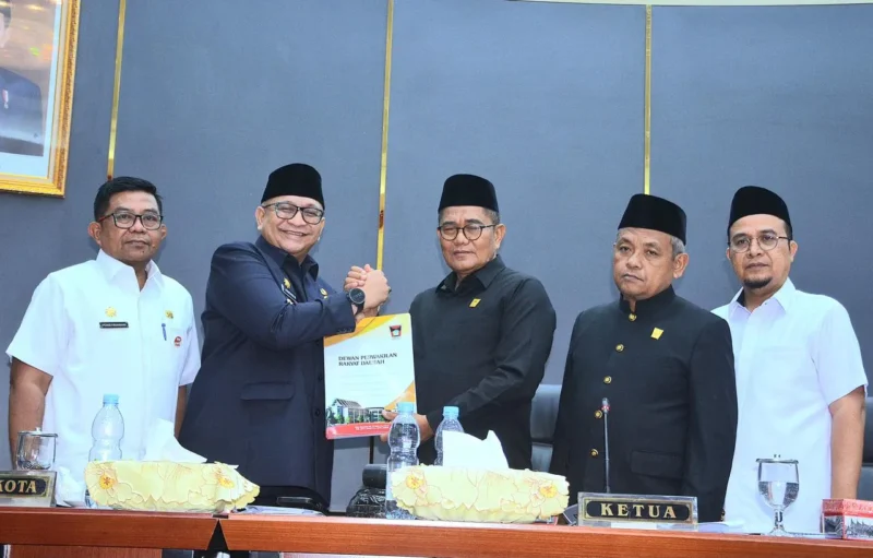 Pemko Padang dan DPRD Padang menyepakati KUA-PPAS APBD Padang Tahun 2025. (Foto: Prokopim Padang)