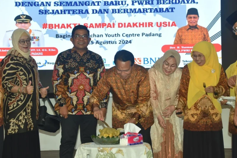 Perayaan HUT ke-62 PWRI Kota Padang di Gedung Youth Center Padang, Minggu (25/8/2024). (Foto: Prokopim Padang)