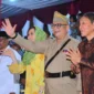 Pj Wali Kota Padang Andree Algamar menyapa peserta pawai telong-telong di panggung utama depan Balai Kota lama. (Foto: Prokopim Padang)