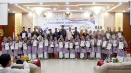 Pj Wali Kota Pariaman, Roberia mengukuhkan 30 Guru Penggerak angkatan pertama di Kota Pariaman. (Foto: Pemko Pariaman)