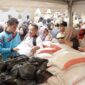 Pemkab Solsel menyalurkan paket sembako di Kecamatan Sangir Balai Janggo. (Foto: Humas Pemkab Solsel)