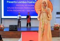 Penampilan peserta Lomba Fashion Show Festival Siti Nurbaya. (Foto: Prokopim Padang)