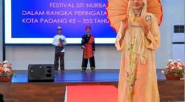 Penampilan peserta Lomba Fashion Show Festival Siti Nurbaya. (Foto: Prokopim Padang)