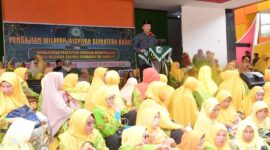 Pj Wali Kota Pariaman Roberia membuka pengajian tingkat wilayah Aisyiyah Sumbar. (Foto: Kominfo Pariaman)