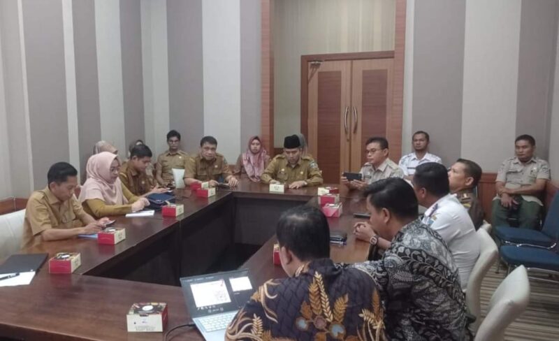 Sekdakab Dharmasraya, H. Adlisman hadir dalam FGD rencana peluncuran Call Center 112. (Pemkab Dharmasraya)