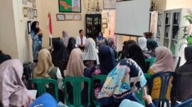 Suasana sharing ilmu dokter spesialis bersama ibu hamil di wilayah kerja Puskesmas Sitiung 1. (Foto: Pemkab Dharmasraya)