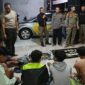 Satpol PP Padang mengamankan remaja diduga pelaku tawuran. (Foto: Humas Satpol PP Padang)