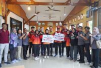 Penjabat Wali Kota Padang Panjang, Sonny Budaya Putra bersama para atlet yang akan berlaga di PON Aceh-Sumut. (Foto: Diskominfo Padang Panjang)