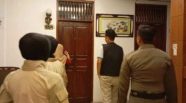 Satpol PP Padang menggelar razia di sejumlah penginapan pada Jumat (30/8/2024). (Foto: Humas Satpol PP Padang)