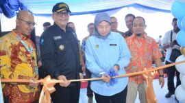 Pj Wali Kota Padang Andree Algamar meresmikan laboratorium Perumda AM Padang di Jalan Penjernihan Utama Gunung Pangilun. (Foto: Prokopim Padang)