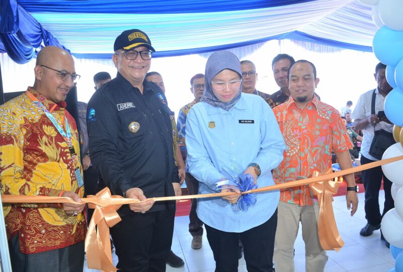 Pj Wali Kota Padang Andree Algamar meresmikan laboratorium Perumda AM Padang di Jalan Penjernihan Utama Gunung Pangilun. (Foto: Prokopim Padang)