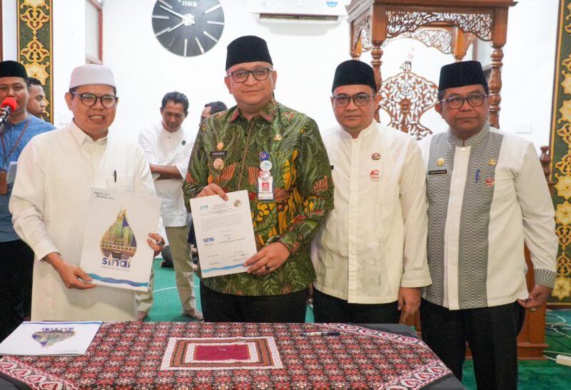Pj Wako Padang Andree Algamar usai penandatanganan kerja sama dengan PT Sinai Travel. (Foto: Prokopim Padang)