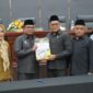Pemko Padang dan DPRD Kota Padang menyepakati Ranperda RPJPD Kota Padang 2025-2045 menjadi Perda. (Foto: Prokopim Padang)