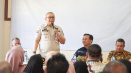 Pj Wali Kota Padang Andree Algamar menyambut kunjungan Ombudsman RI di Kantor Lurah Teluk Kabung Tengah, Kecamatan Bungus Teluk Kabung. (Foto: Prokopim Padang)