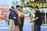 Pj Wali Kota Padang Andree Algamar menghadiri pembukaan Honda DBL with Kopi Good Day 2024 West Sumatera di GOR Prayoga. (Foto: Prokopim Padang)
