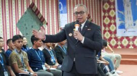 Pj Wali Kota Padang Andree Algamar memotivasi para Ketua OSIS SMA sederajat dari 23 provinsi di Indonesia. (Foto: Prokopim Padang)