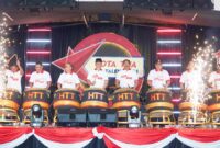 Pj Wali Kota Padang Andree Algamar bersama Gubernur Mahyeldi dan lainnya membuka Bazar Merah Putih HTT Padang. (Foto: Prokopim Padang)