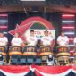 Pj Wali Kota Padang Andree Algamar bersama Gubernur Mahyeldi dan lainnya membuka Bazar Merah Putih HTT Padang. (Foto: Prokopim Padang)