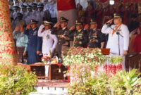 Pj Wali Kota Padang Andree Algamar memimpin upacara Peringatan HUT Kemerdekaan RI ke-79, di RTH Imam Bonjol Padang, Sabtu (17/8/2024).