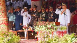 Pj Wali Kota Padang Andree Algamar memimpin upacara Peringatan HUT Kemerdekaan RI ke-79, di RTH Imam Bonjol Padang, Sabtu (17/8/2024).