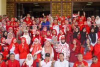 Pj Wali Kota Padang Andree Algamar bersama ASN sebelum pelaksanaan lomba. (Foto: Prokopim Padang)