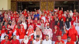 Pj Wali Kota Padang Andree Algamar bersama ASN sebelum pelaksanaan lomba. (Foto: Prokopim Padang)