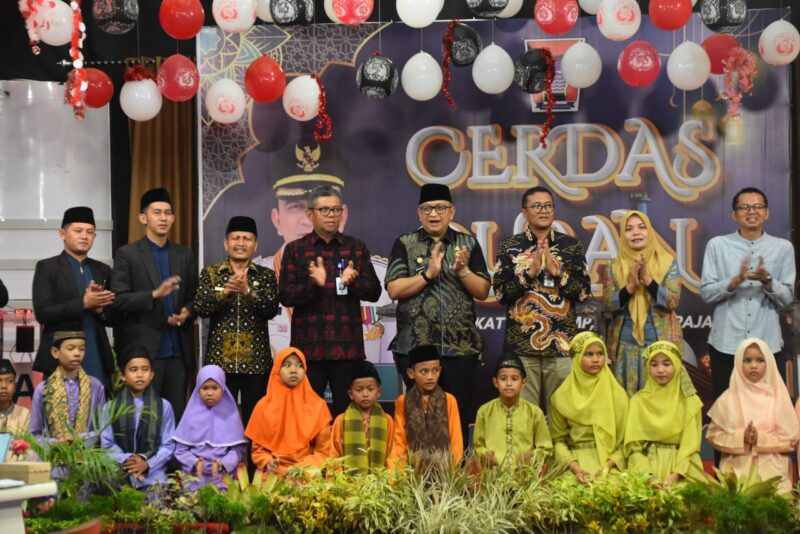 Pj Wali Kota Padang Andree Algamar membuka lomba Cerdas Alquran di studio Padang TV. (Foto: Prokopim Padang)