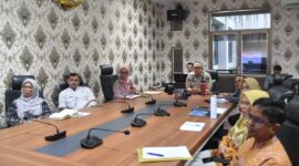 Pj Wali Kota Padang Andree Algamar saat mengikuti Sosialisasi Kebijakan Pengadaan PPPK 2024 bersama KemenPANRB secara daring, Jumat (23/8/2024). (Foto: Prokopim Padang)