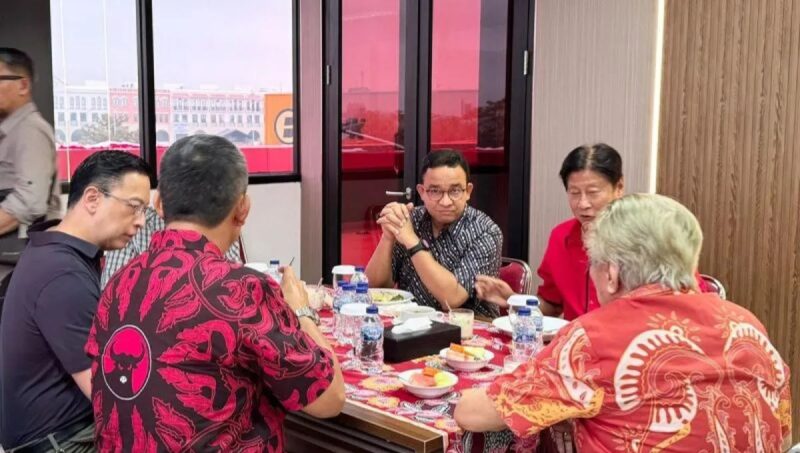 Mantan Gubernur DKI Jakarta Anies Baswedan dalam pertemuan di Kantor DPD PDIP Jakarta, Sabtu (24/8/2024). (Foto: ANTARA/HO-DPD PDIP Jakarta/aa)
