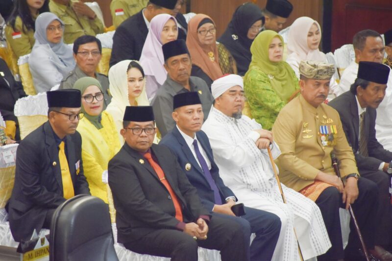 Pj Wali Kota Padang Yosefriawan menghadiri pelantikan anggota DPRD Sumbar periode 2024-2029. (Foto: Prokopim Padang)