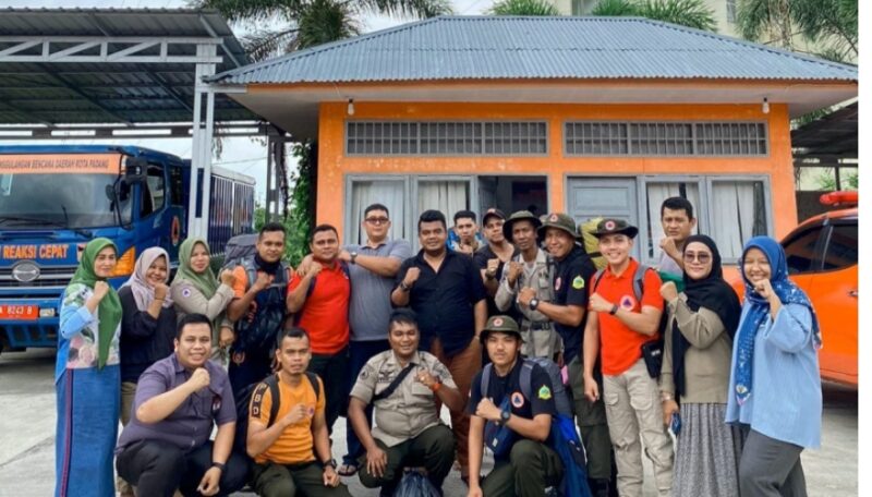 Tim BPBD Padang mengikuti lomba lintas alam di kawasan ekowisata Padang Janiah, Sumatera Barat. (Foto: BPBD Padang)