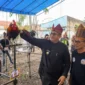 Pj Wali Kota Padang Andree Algamar meninjau lomba Ayam Kukuak Balenggek. (Foto: Prokopim Padang)