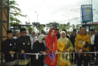 Pj Ketua TP PKK Padang Vanny Andree Algamar membuka Expo UMKM di Galanggang Balai Kota Padang. (Foto: Prokopim Padang)