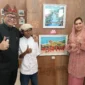 Pj Wali Kota Padang Andree Algamar didampingi Pj Ketua TP PKK Ny. Vanny Algamar bersama pemilik Dangau Studio Budi Irwandi. (Foto: Javanusa.com)