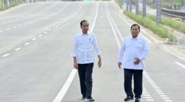 Presiden Jokowi didampingi Menhan Prabowo Subianto meninjau progres pembangunan IKN, Senin (12/08/2024). (Foto: BPMI Setpres/Muchlis Jr)